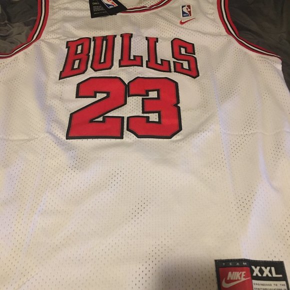 Chicago Bulls Michael Jordan White Jersey - Picture 2 of 3